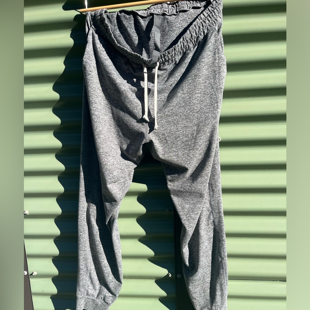 Women’s Large Vuori Performance Jogger in Heather Grey